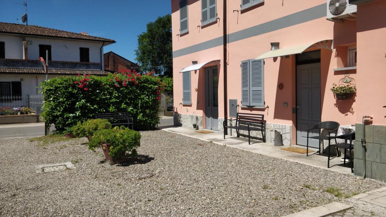 Marinella Guest House Cornale Bagian luar foto