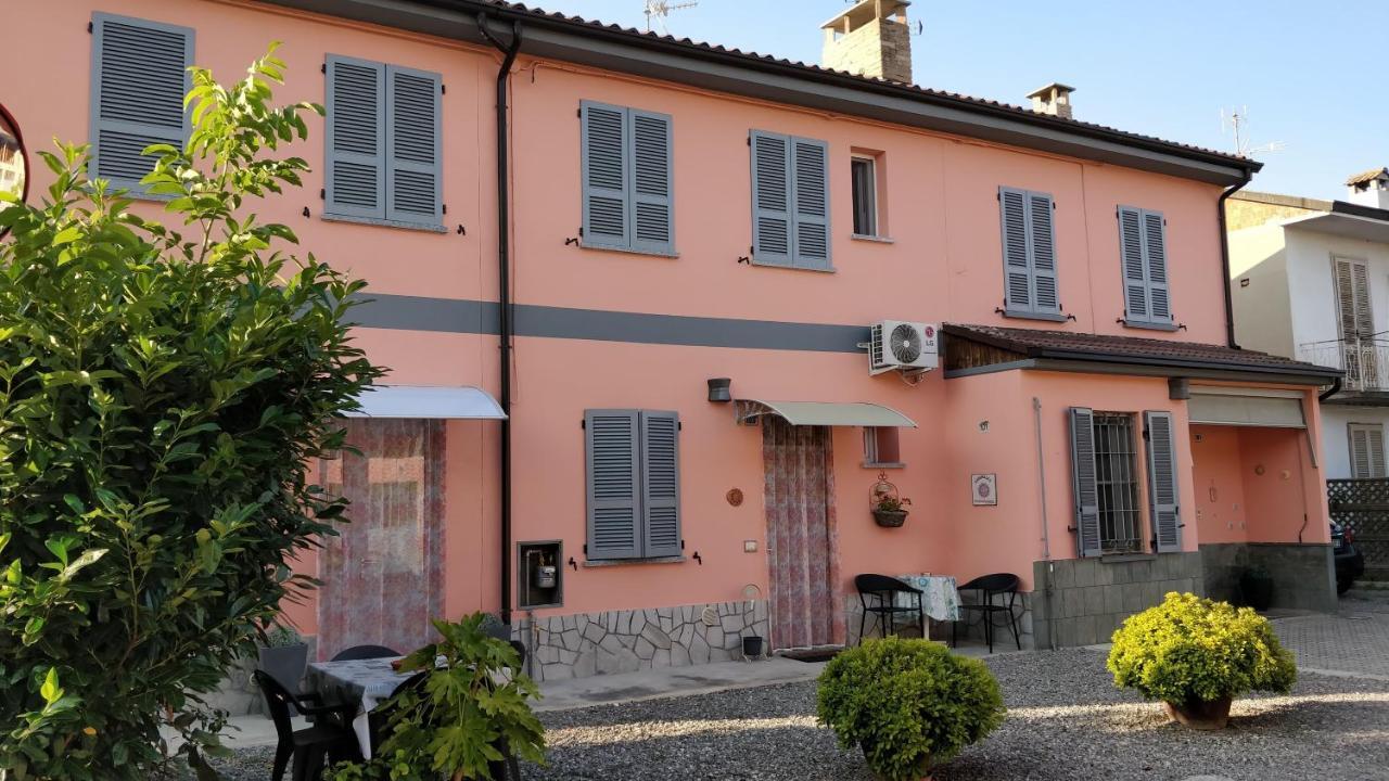 Marinella Guest House Cornale Bagian luar foto